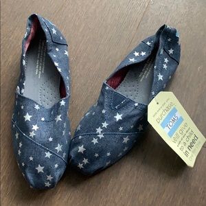 NWT Toms slip-on